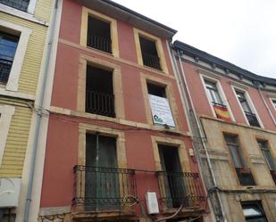 Vista exterior de Edifici en venda en Oviedo 