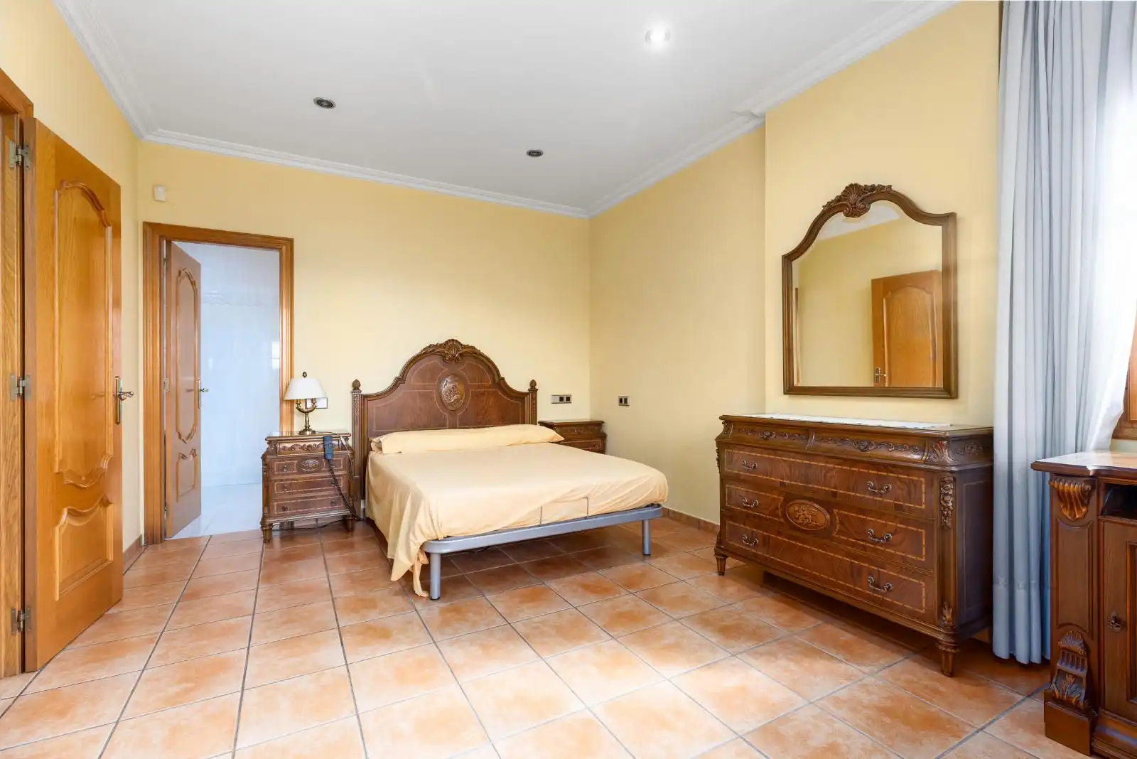 Dormitori de Casa o xalet en venda en Mataró amb Terrassa i Piscina