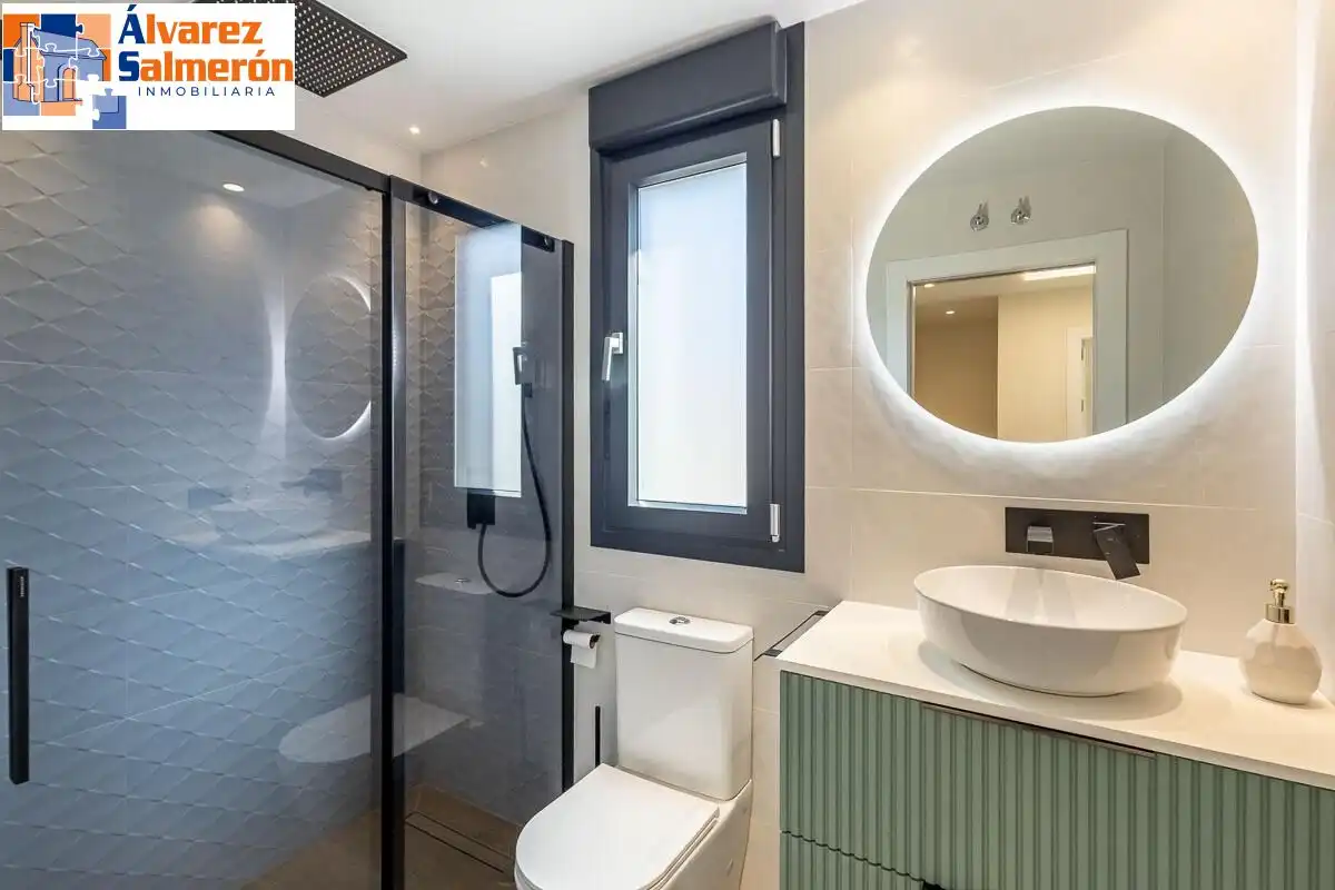 Badezimmer von Haus oder Chalet zum Verkauf in Albolote mit Klimaanlage, Heizung und Terrasse