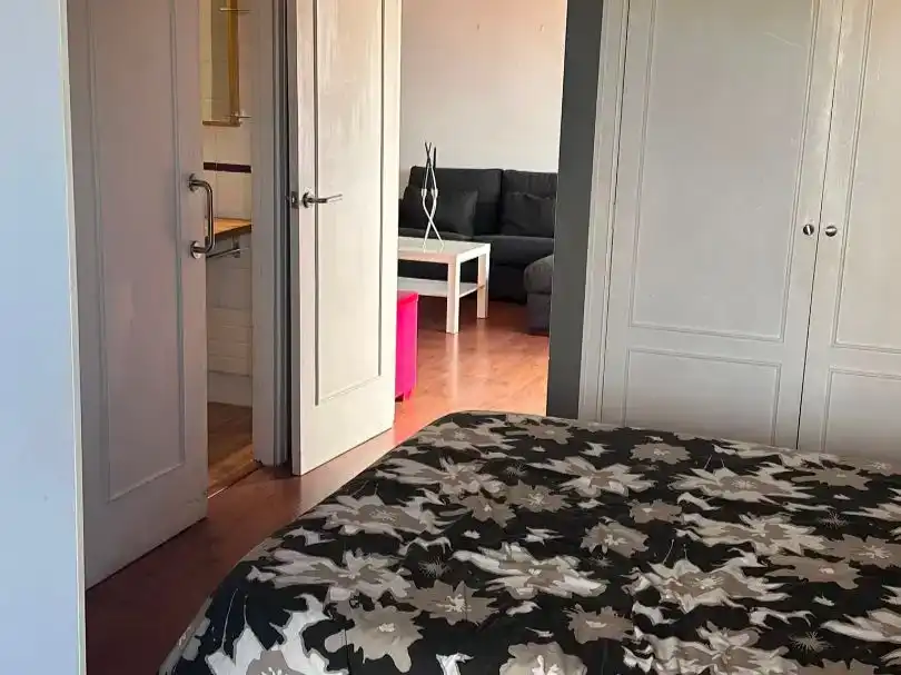 Dormitori de Apartament en venda en Vigo  amb Jardí privat, Parquet i Traster