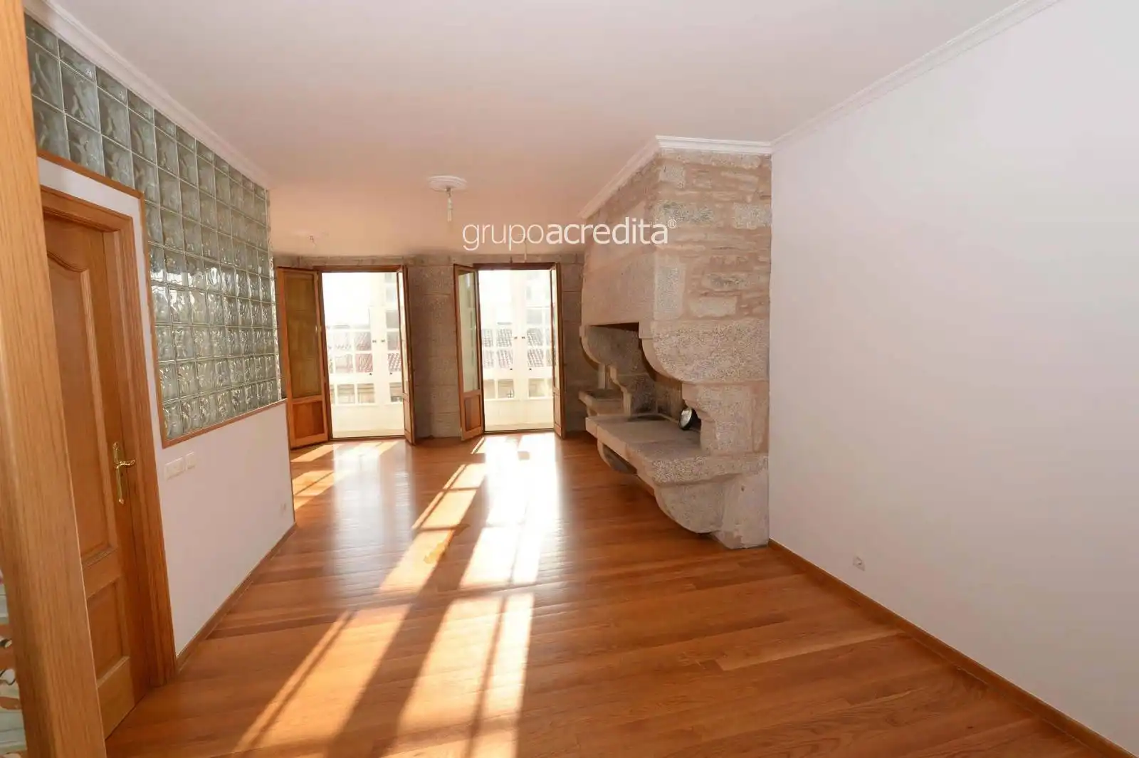 Sala d'estar de Pis en venda en Santiago de Compostela  amb Calefacció, Parquet i Terrassa