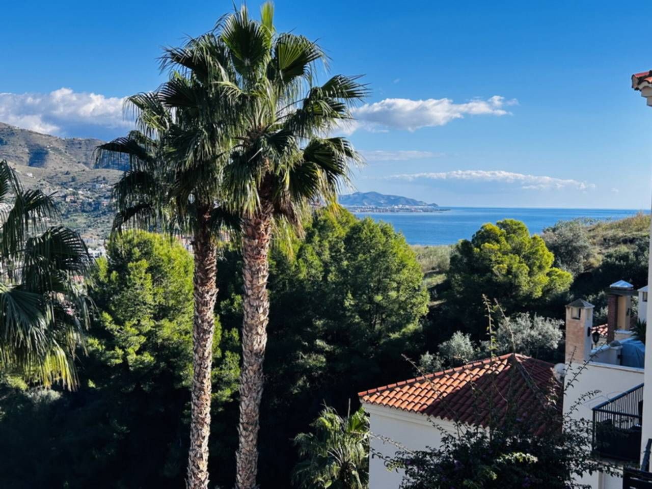 Vista exterior de Casa adosada en venta en Almuñécar con Aire acondicionado, Calefacción y Terraza