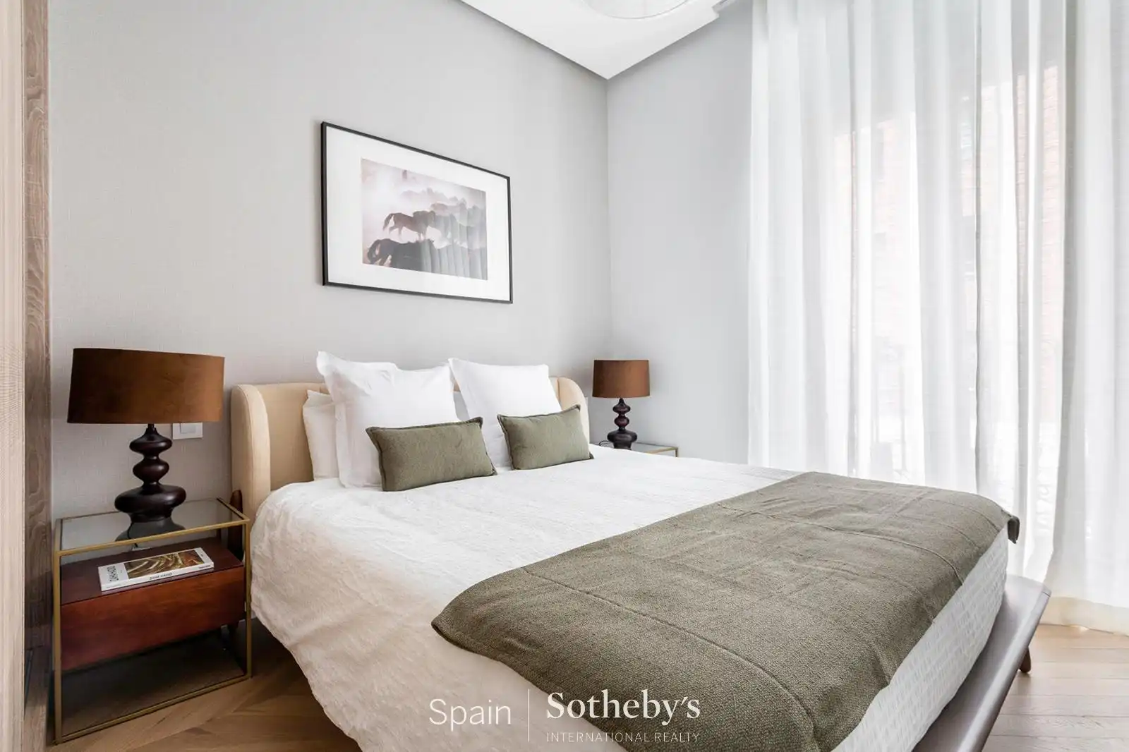 Dormitori de Apartament en venda en Madrid amb Aire condicionat i Calefacció