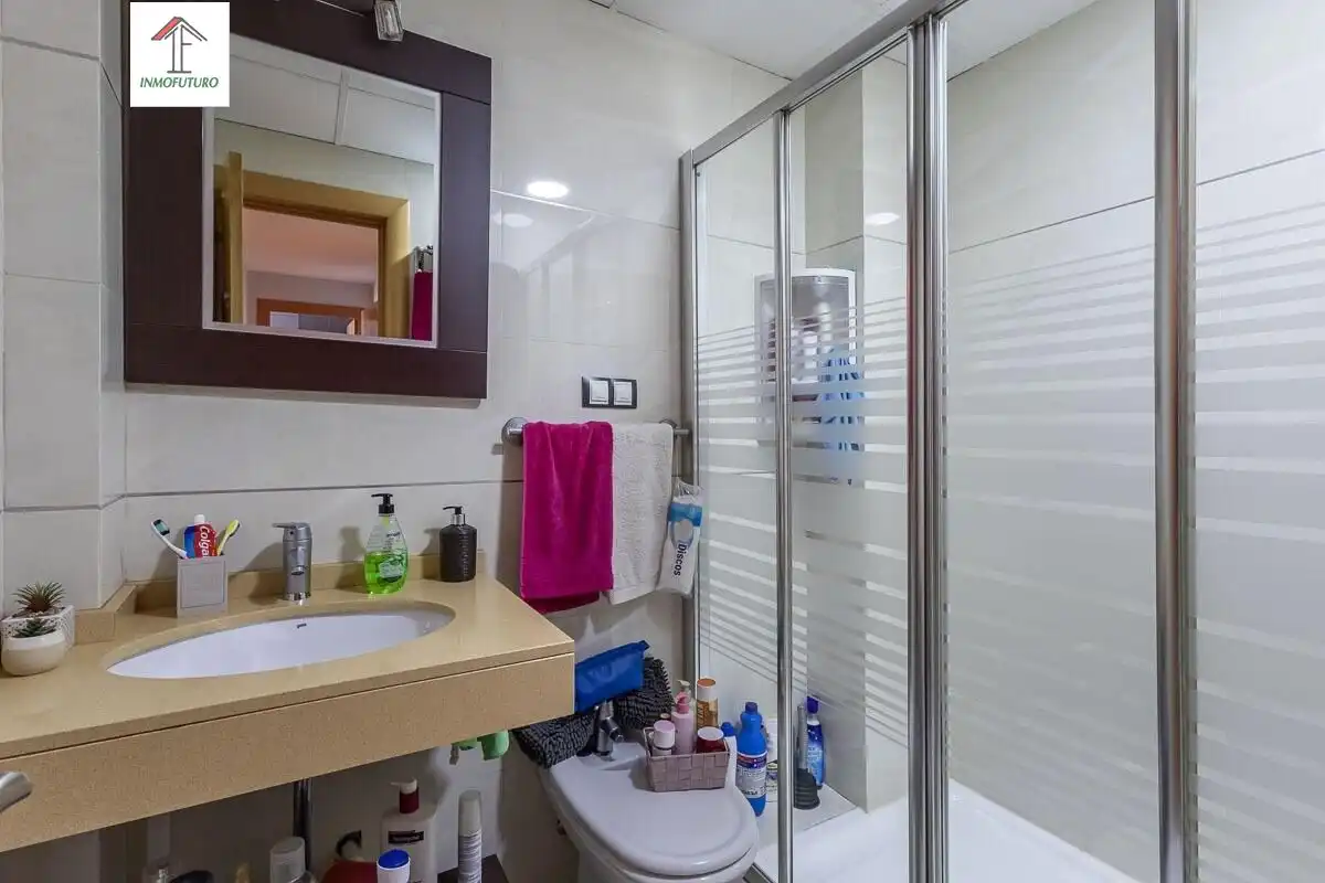 Baño de Piso en venta en Ogíjares con Aire acondicionado, Calefacción y Balcón