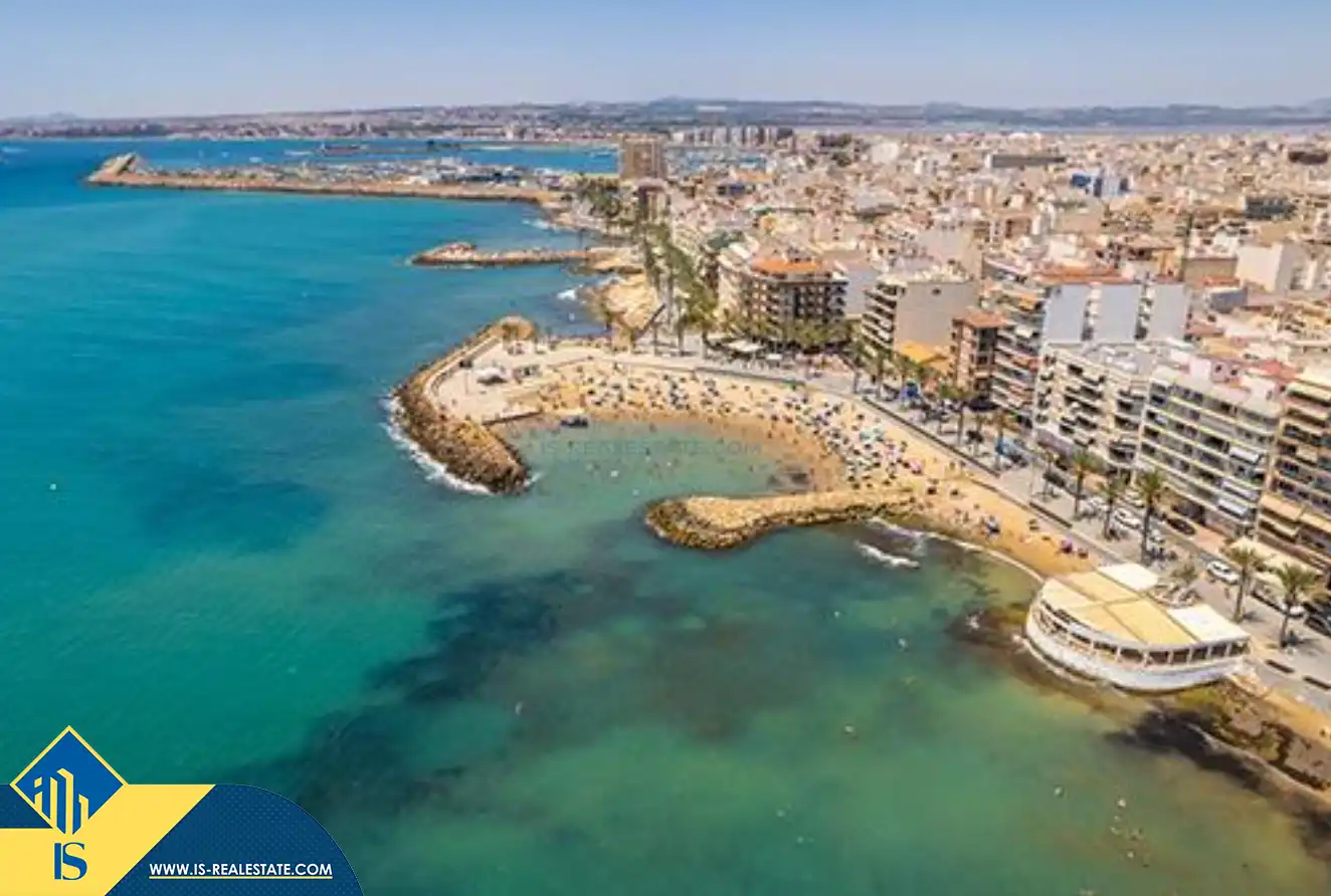 Vista exterior de Estudio en venta en Torrevieja con Calefacción, Terraza y Piscina comunitaria