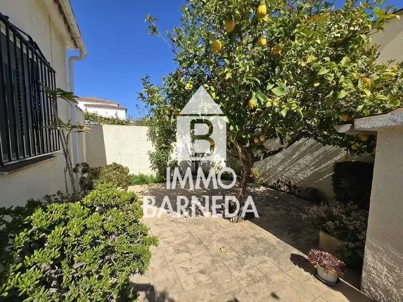 Jardí de Casa o xalet en venda en Empuriabrava amb Aire condicionat, Calefacció i Piscina
