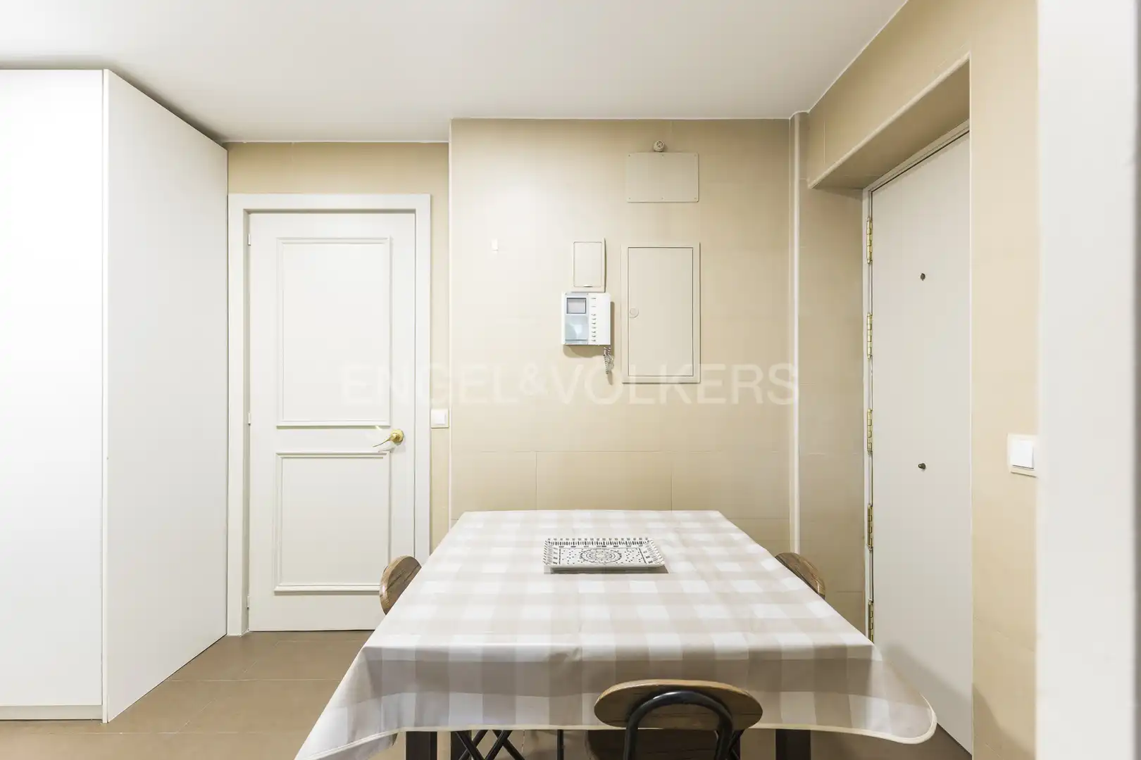 Menjador de Pis de lloguer en Madrid amb Calefacció, Parquet i Terrassa
