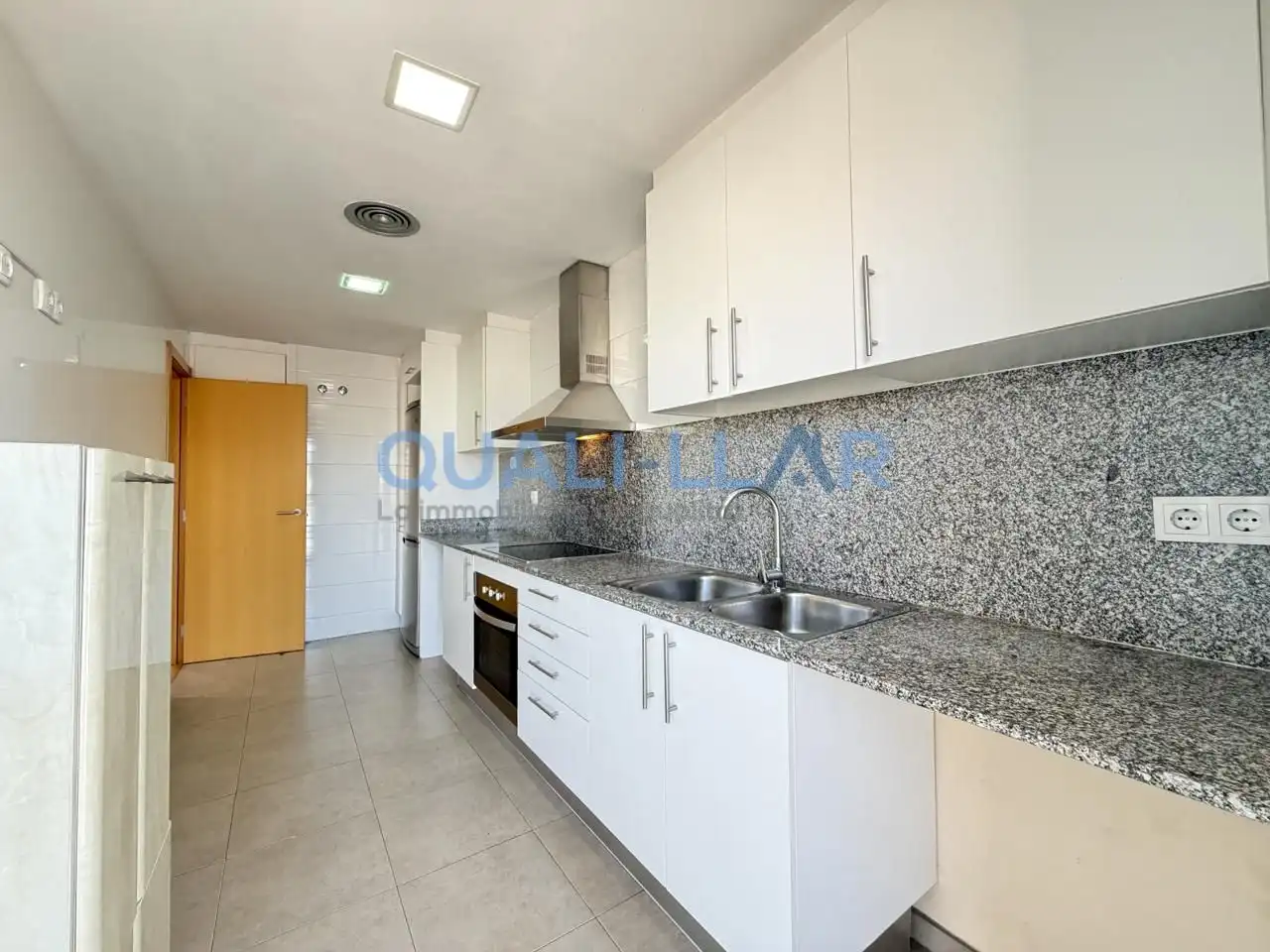 Cuina de Pis en venda en Sant Feliu de Llobregat amb Aire condicionat, Parquet i Traster