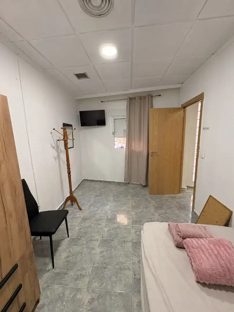 Schlafzimmer von Erdgeschoss zur Miete in Silla mit Klimaanlage, Abstellraum und Möbliert