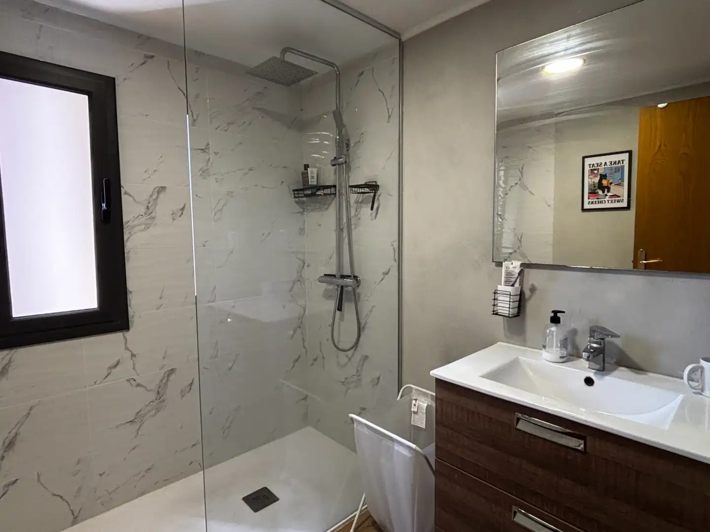 Bathroom of Flat for sale in Terrassa  with Air Conditioner, Heating and Parquet flooring