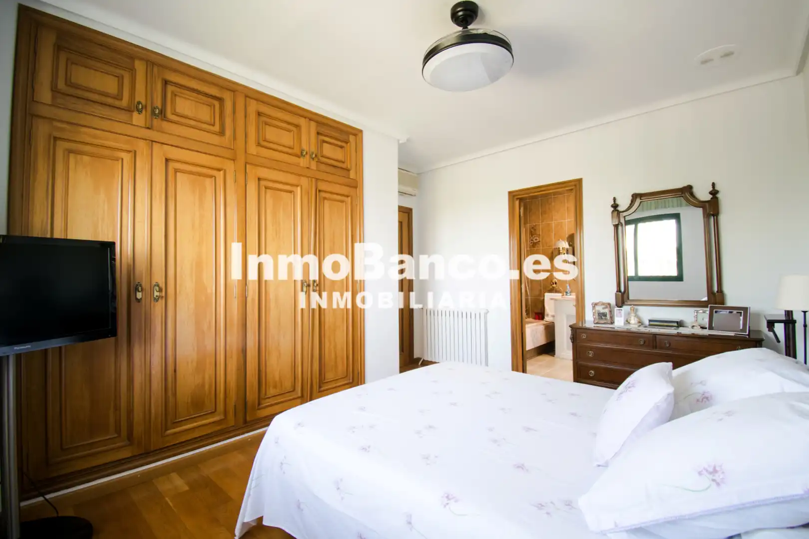 Habitación de Casa o chalet en venta en Chiva con Aire acondicionado, Calefacción y Jardín privado