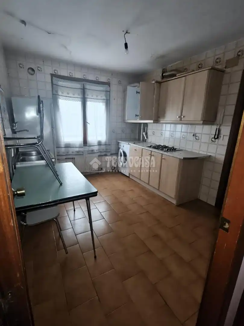 Cocina de Piso en venta en La Bañeza  con Calefacción, Terraza y Trastero