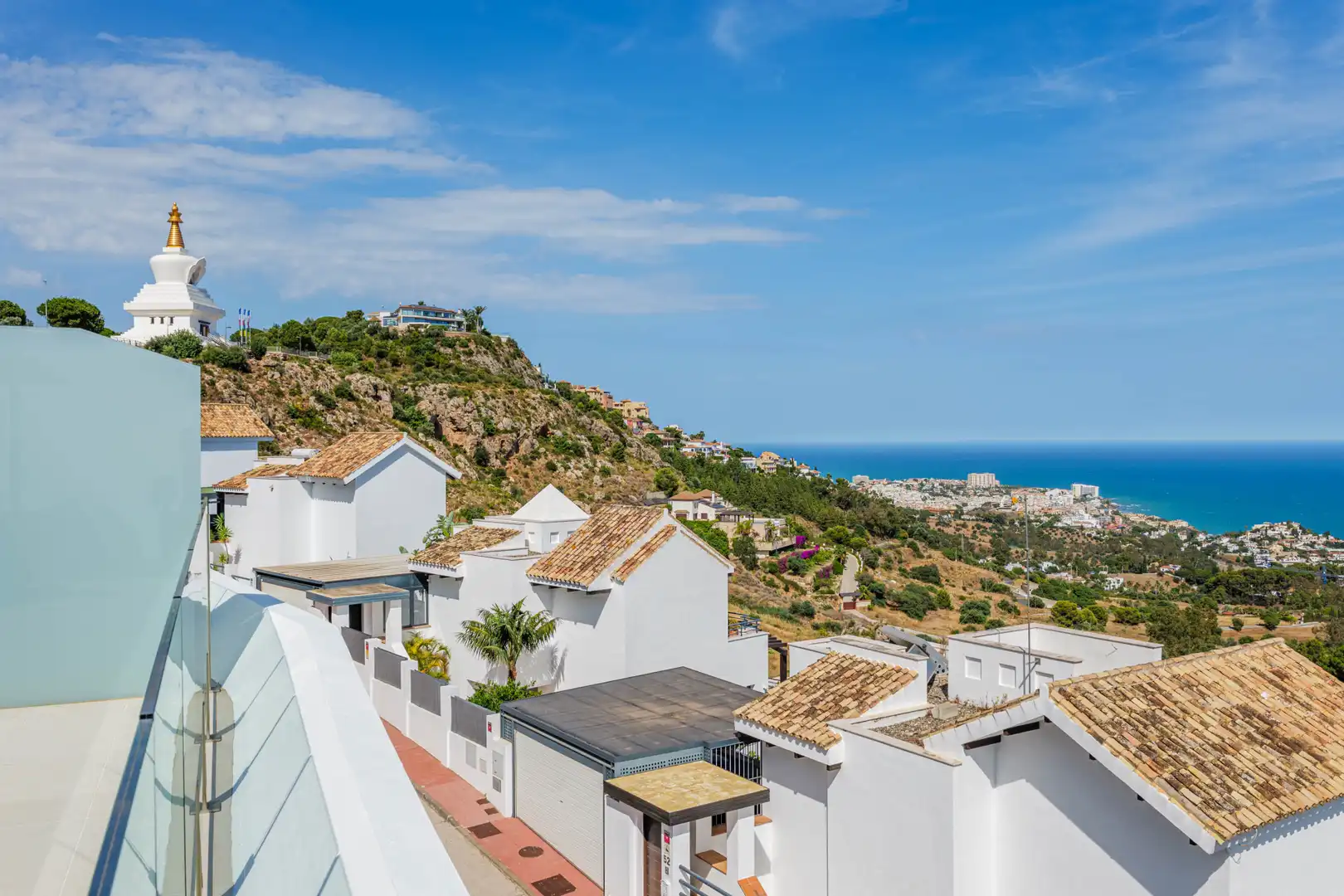 Vista exterior de Àtic en venda en Benalmádena amb Aire condicionat, Terrassa i Piscina