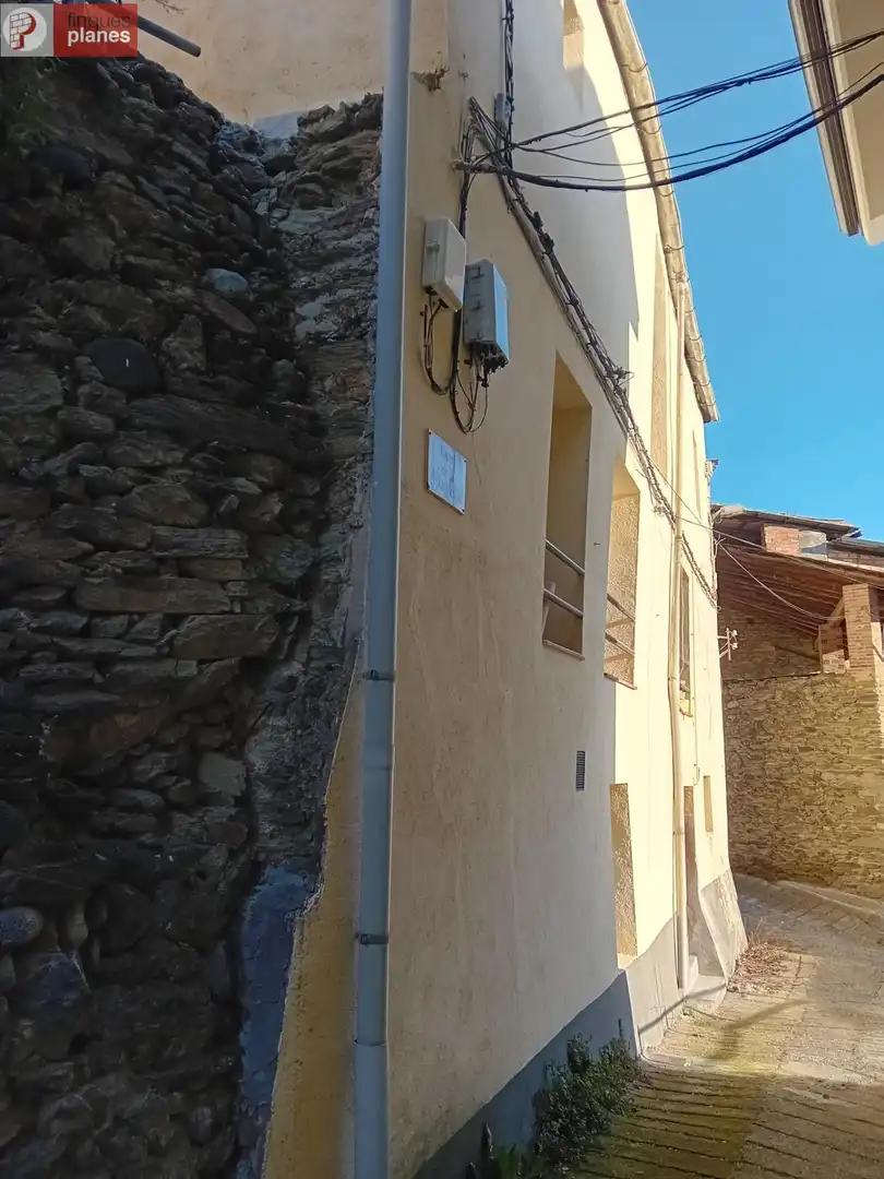 Vista exterior de Casa o xalet en venda en La Seu d'Urgell amb Traster i Moblat
