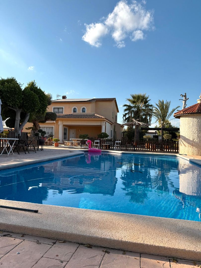 Piscina de Casa o xalet en venda en Elche / Elx amb Aire condicionat, Calefacció i Jardí privat