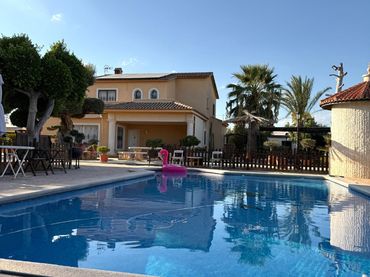 Villa con piscina in vendita a Partida Maitino 1051