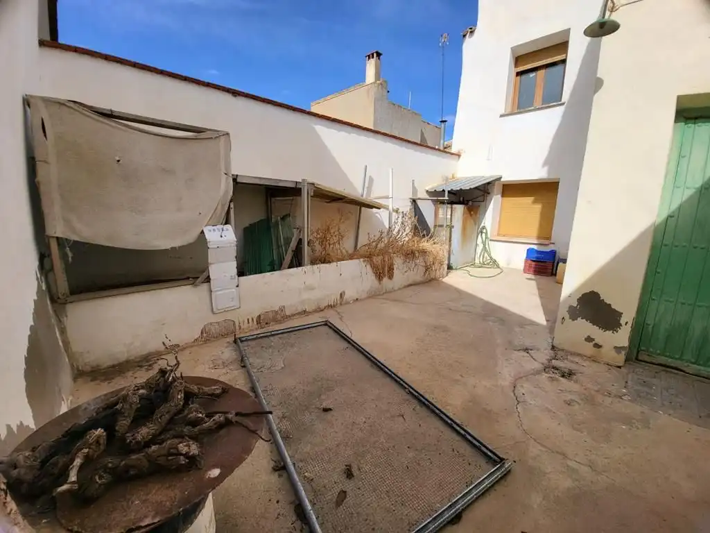 Vista exterior de Casa o xalet en venda en Casas de Haro amb Aire condicionat, Calefacció i Moblat