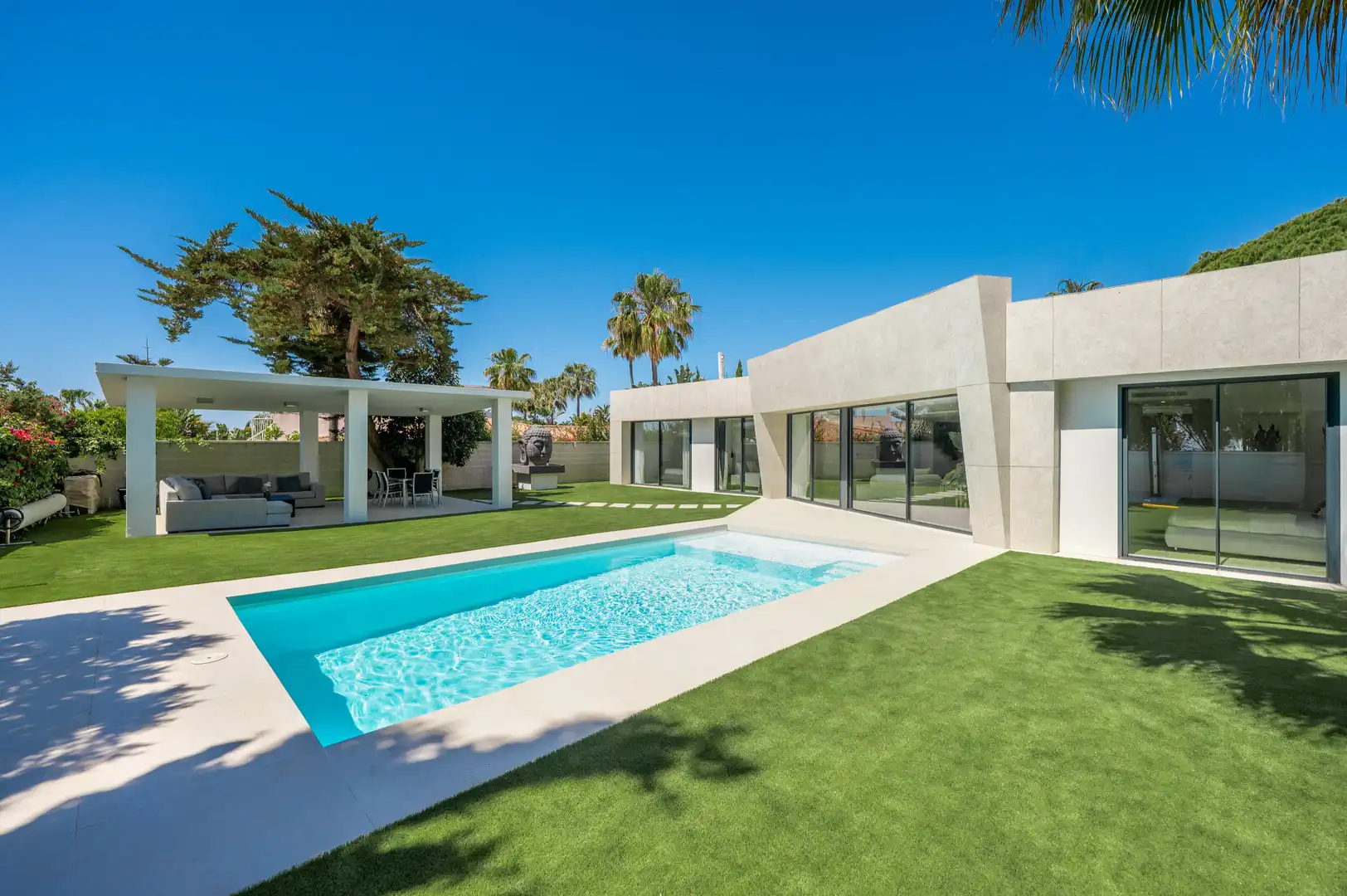 Piscina de Casa o xalet en venda en Marbella amb Aire condicionat, Jardí privat i Terrassa