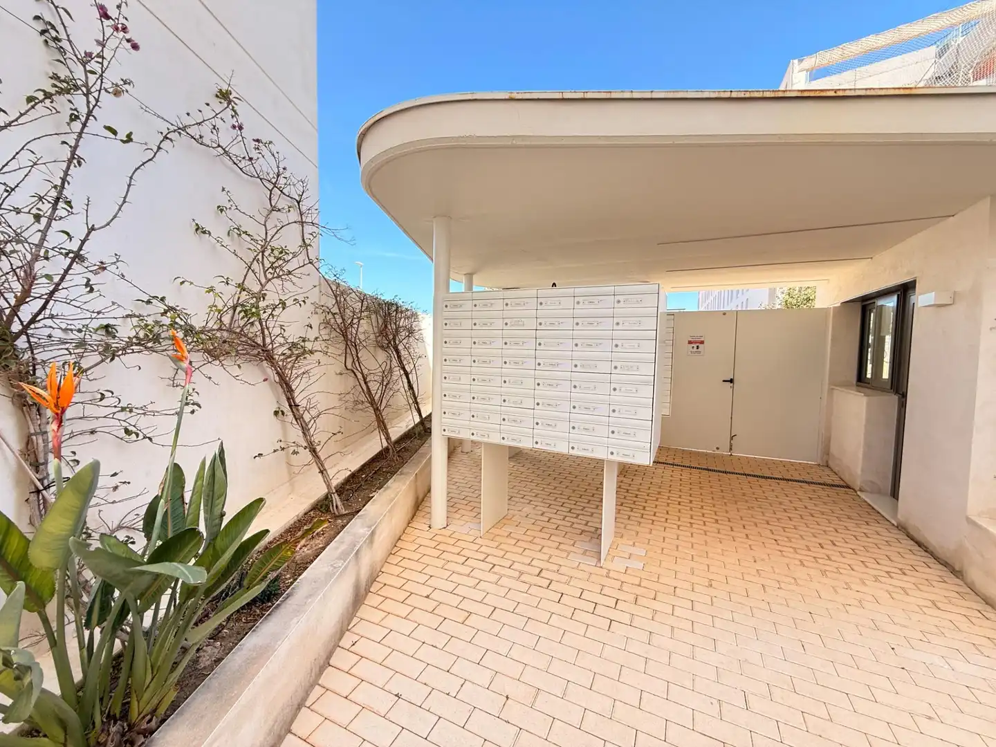 Außenansicht von Dachboden zum Verkauf in Dénia mit Klimaanlage, Privatgarten und Terrasse