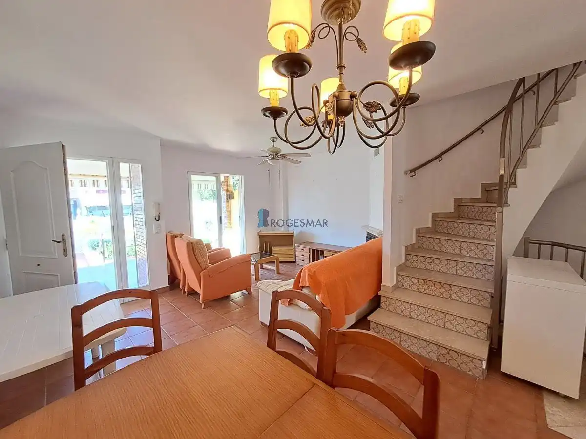 Esszimmer von Einfamilien-Reihenhaus zum Verkauf in Benicasim / Benicàssim mit Privatgarten, Terrasse und Balkon