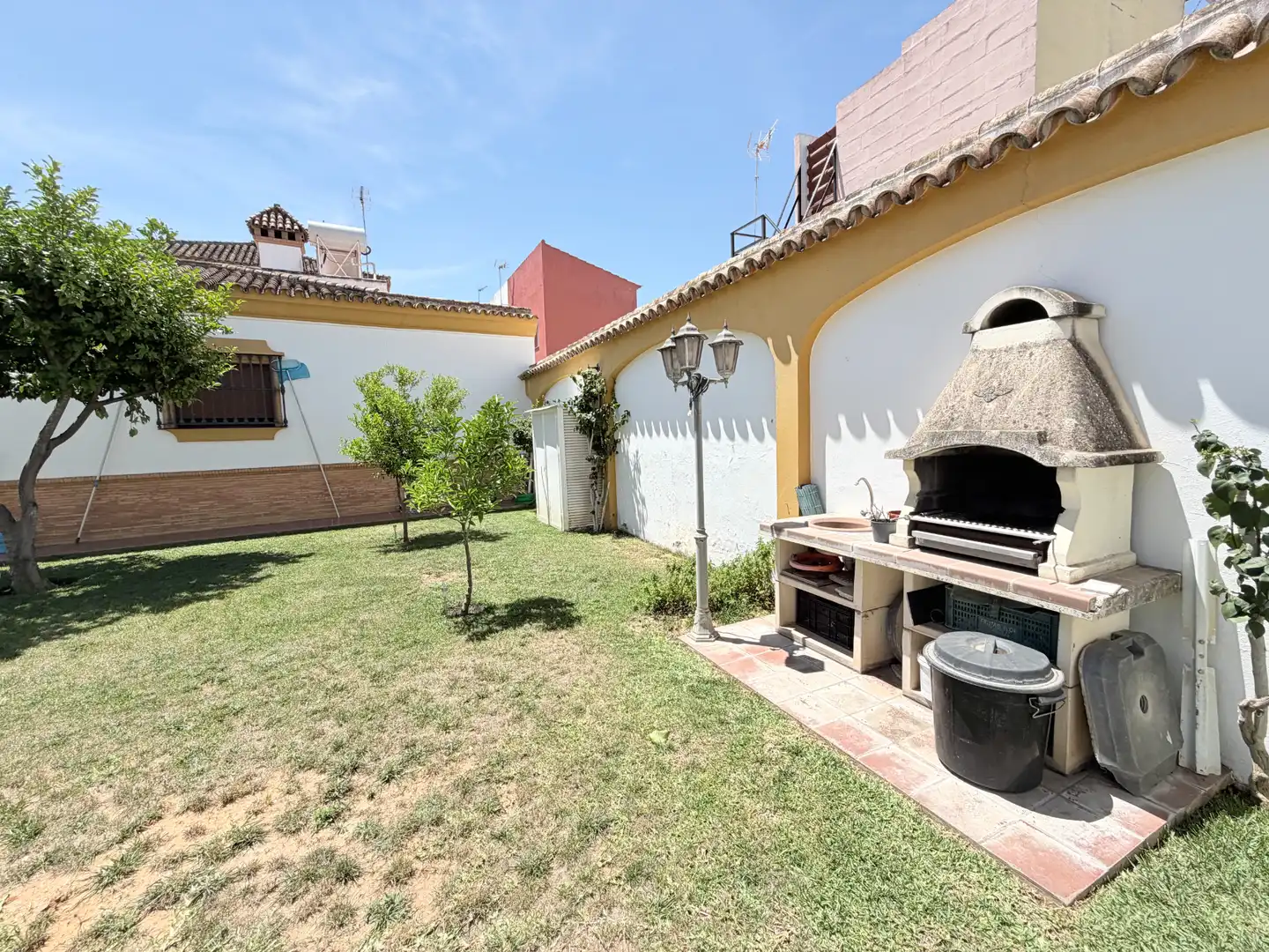 Jardí de Casa o xalet en venda en Bormujos amb Aire condicionat, Jardí privat i Terrassa