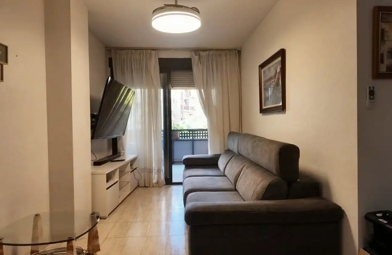 Sala de estar de Piso en venta en Alicante / Alacant con Aire acondicionado, Trastero y Amueblado
