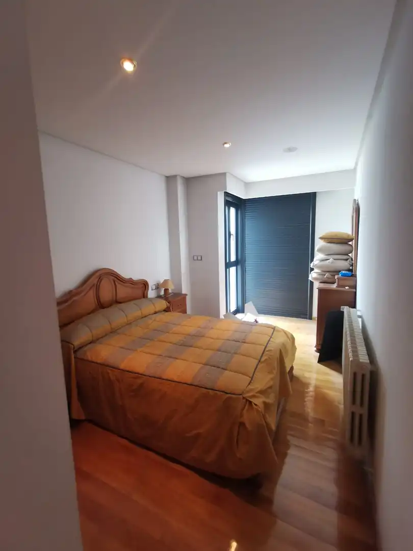 Habitación de Piso en venta en Ourense Capital  con Calefacción, Parquet y Amueblado