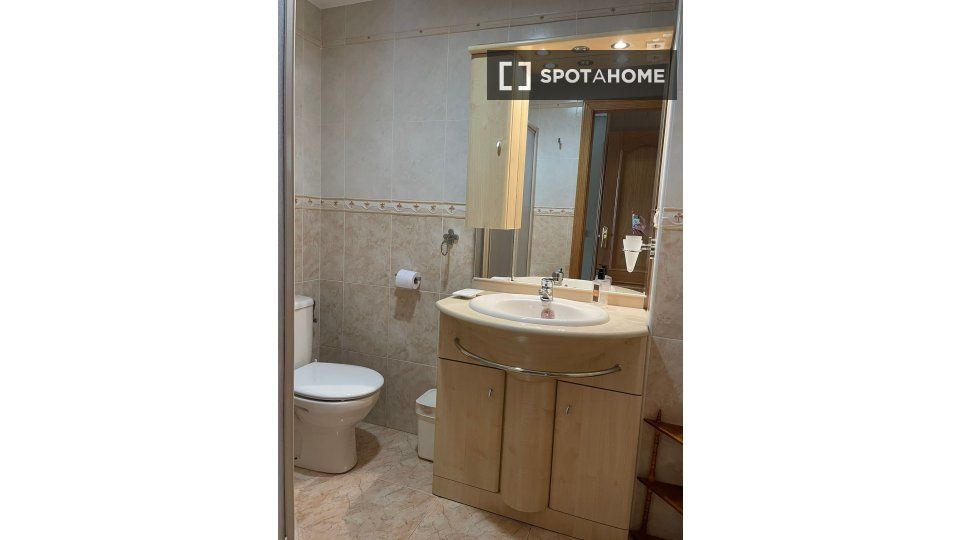 Bathroom of Flat to rent in Torrelodones  with Air Conditioner, Heating and Furnished