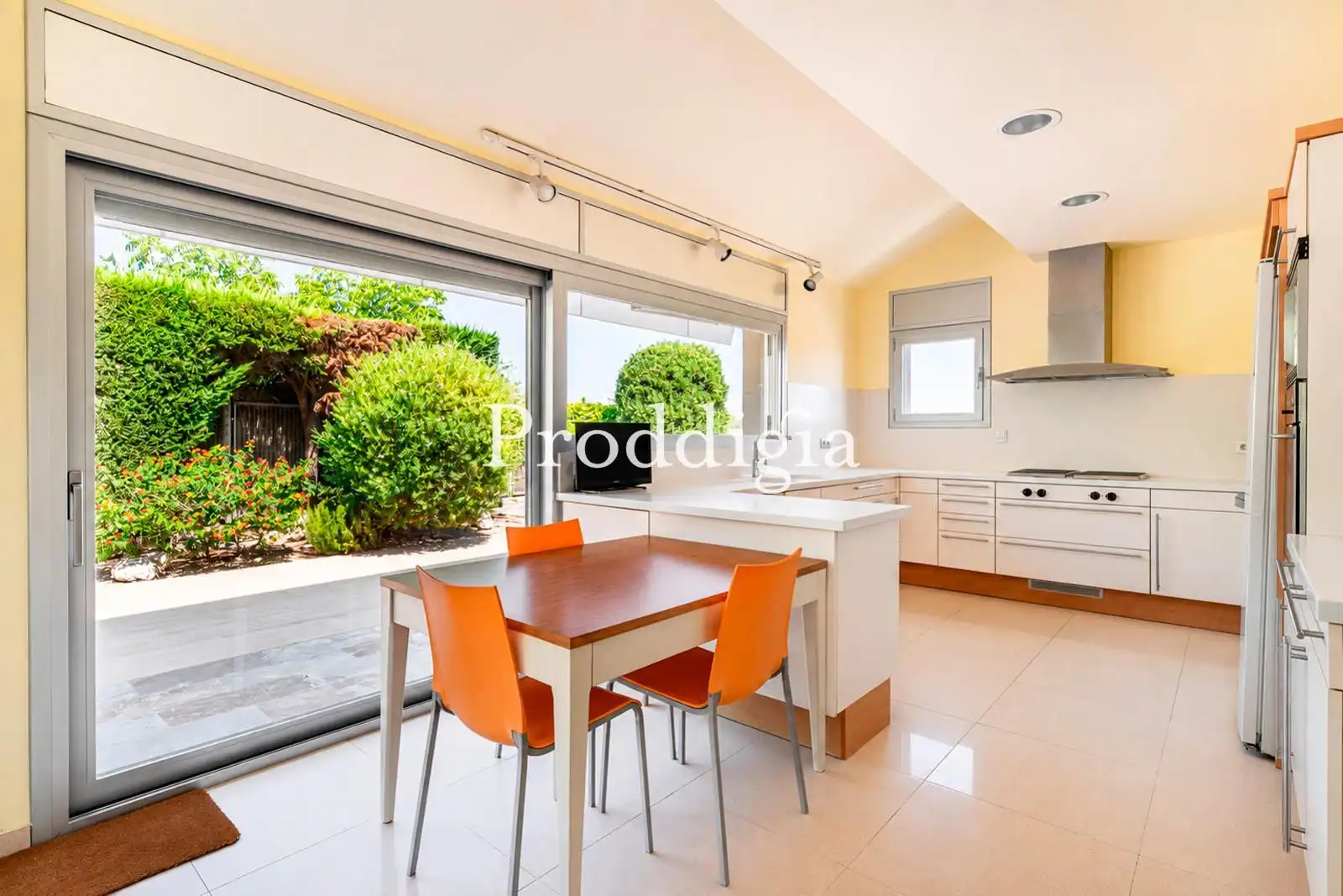 Kitchen of Houses for sale in Sant Cugat del Vallès  with Air Conditioner, Terrace and Storage room