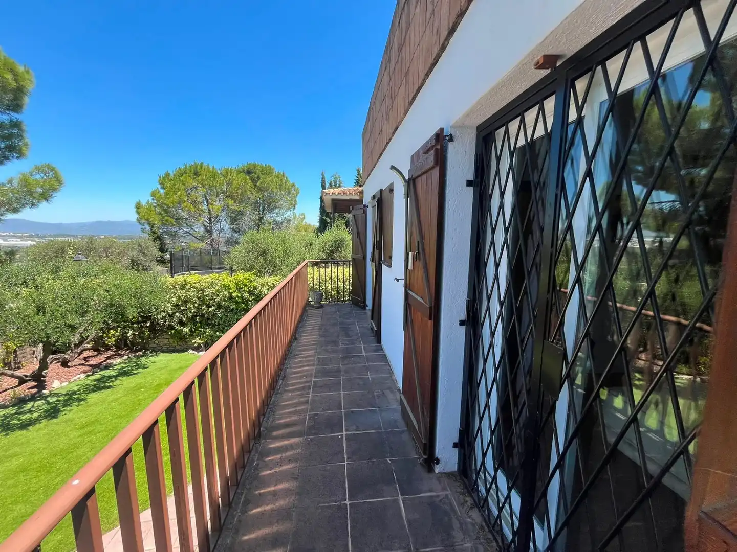 Vista exterior de Casa o xalet de lloguer en Gelida amb Jardí privat, Traster i Piscina