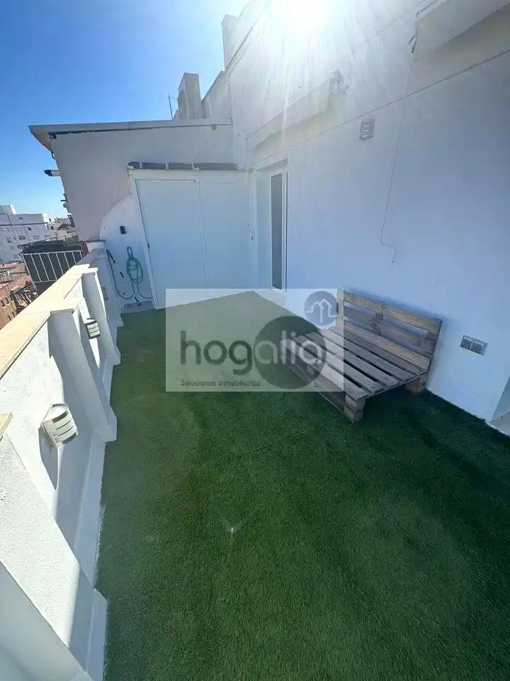 Terrasse von Dachboden zur Miete in Sevilla mit Klimaanlage und Terrasse