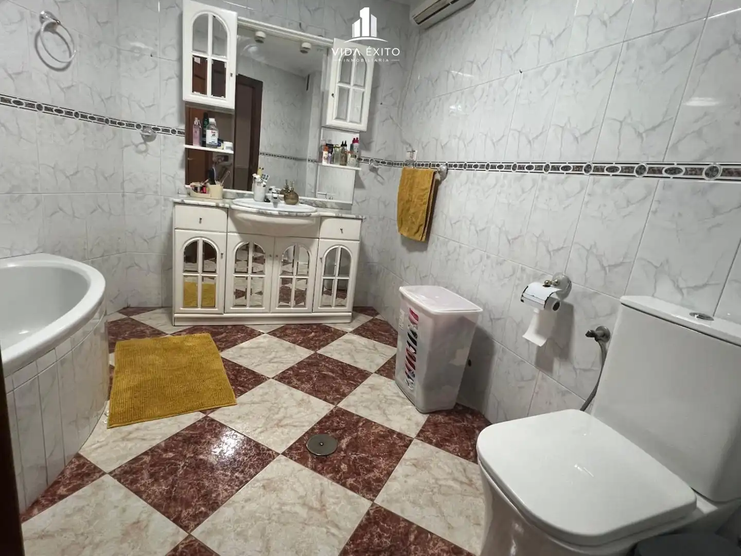 Baño de Piso en venta en Martos con Aire acondicionado