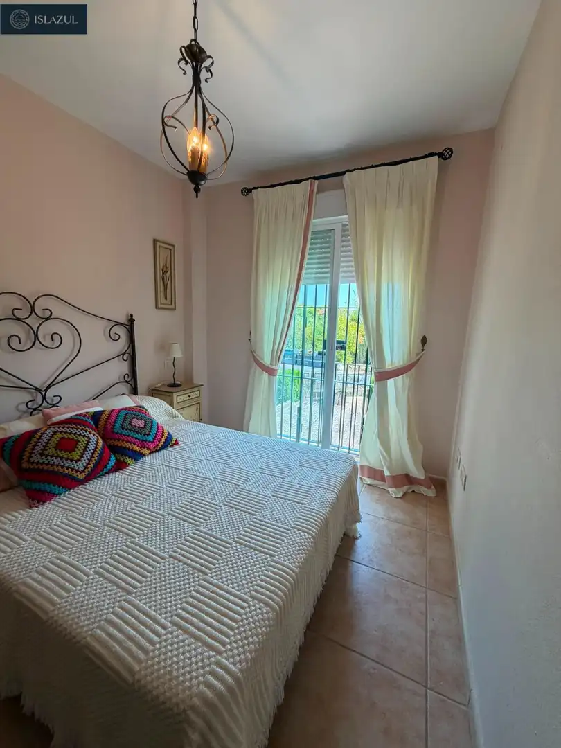 Schlafzimmer von Einfamilien-Reihenhaus zum Verkauf in Islantilla mit Privatgarten, Terrasse und Abstellraum