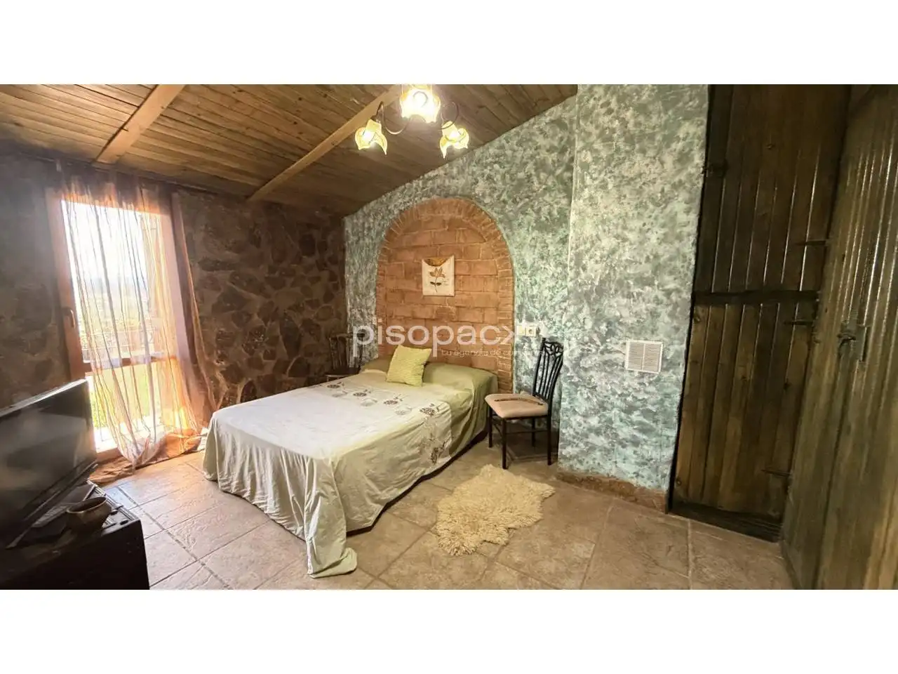 Dormitori de Casa o xalet en venda en Undués de Lerda amb Calefacció, Jardí privat i Parquet