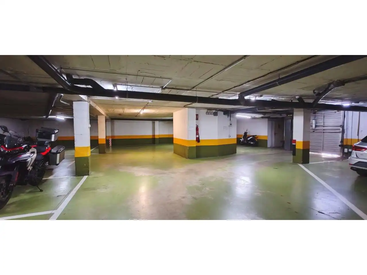 Parkplatz von Maisonette zum Verkauf in Girona mit Heizung, Parkett und Balkon