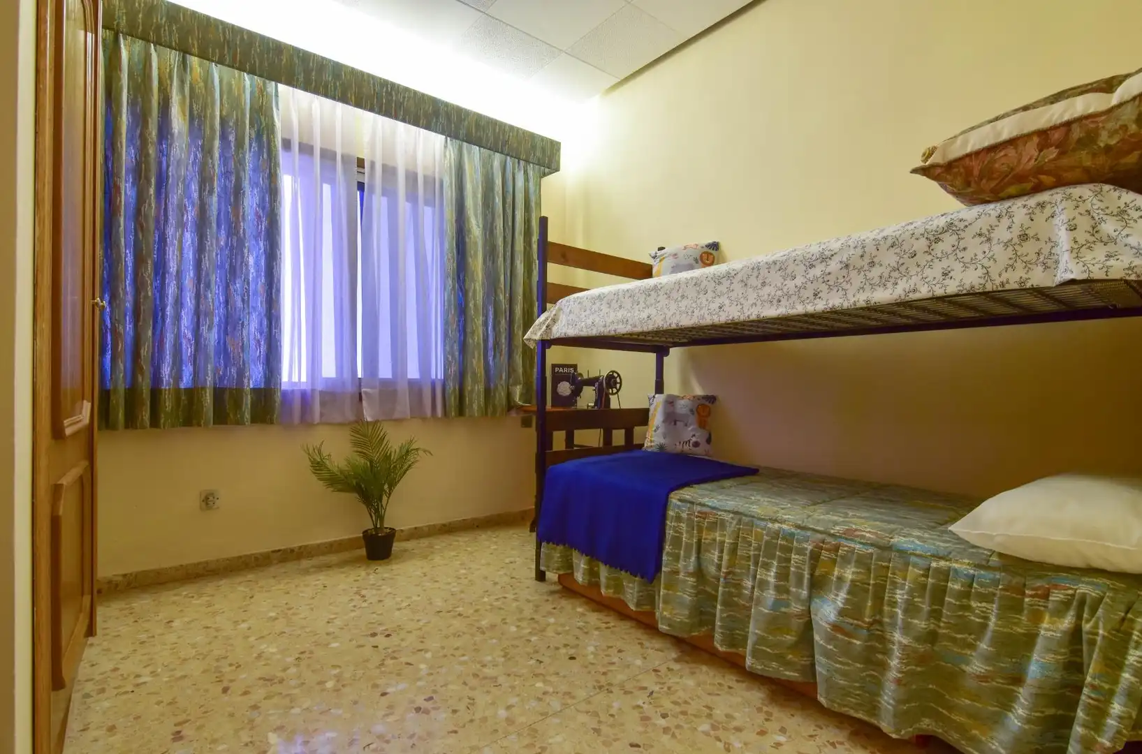 Dormitori de Casa o xalet en venda en Torrent amb Aire condicionat, Jardí privat i Terrassa