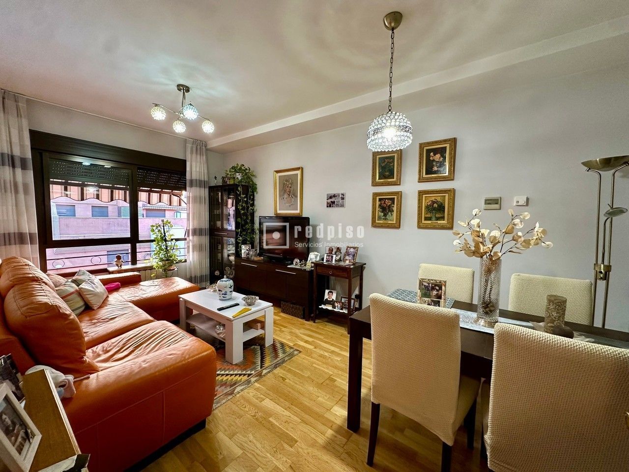 Sala de estar de Piso en venta en  Madrid Capital con Calefacción, Trastero y Piscina