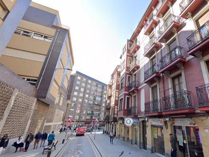 Vista exterior de Pis en venda en Bilbao  amb Balcó