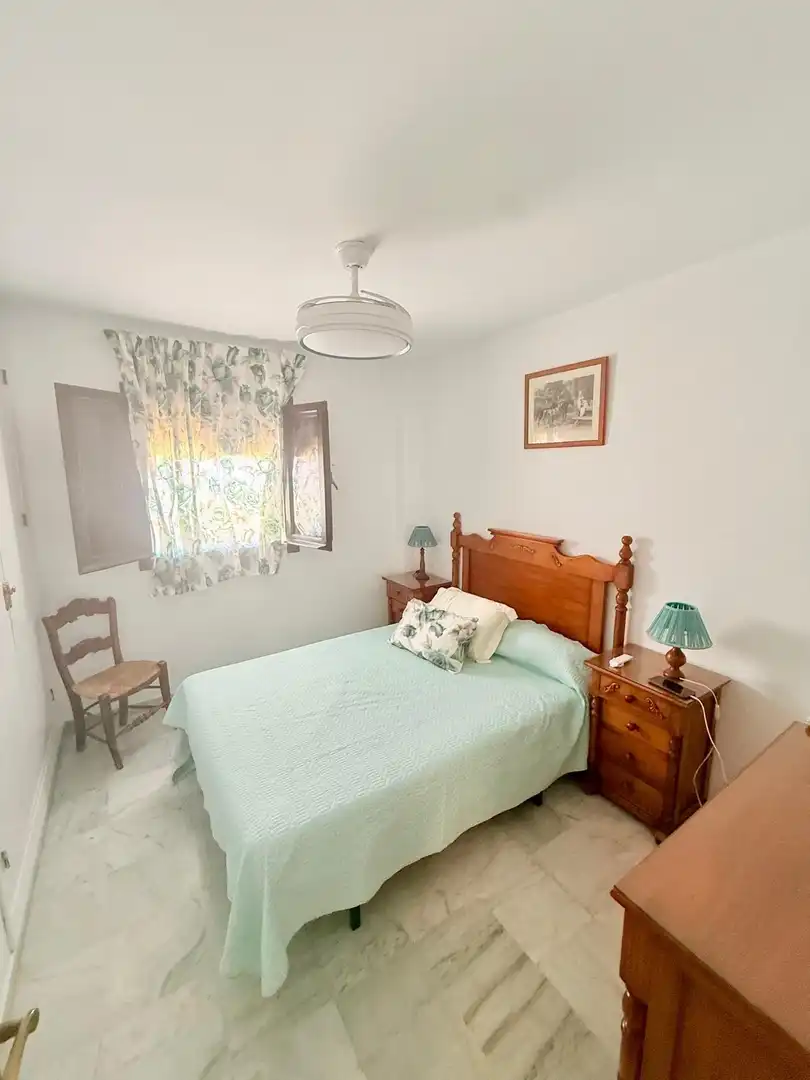 Dormitori de Apartament de lloguer en Vélez-Málaga amb Piscina comunitària