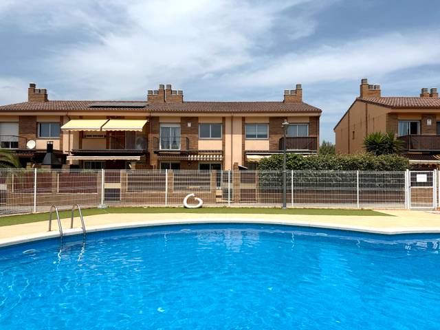 Casa adosada en Venta en Carrer Berna en Els Ametllers