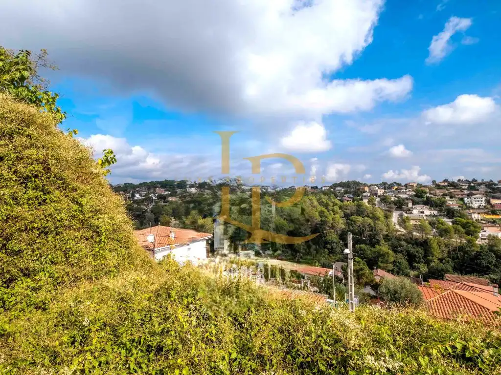 Vista exterior de Finca rústica en venda en Rubí amb Calefacció, Jardí privat i Parquet