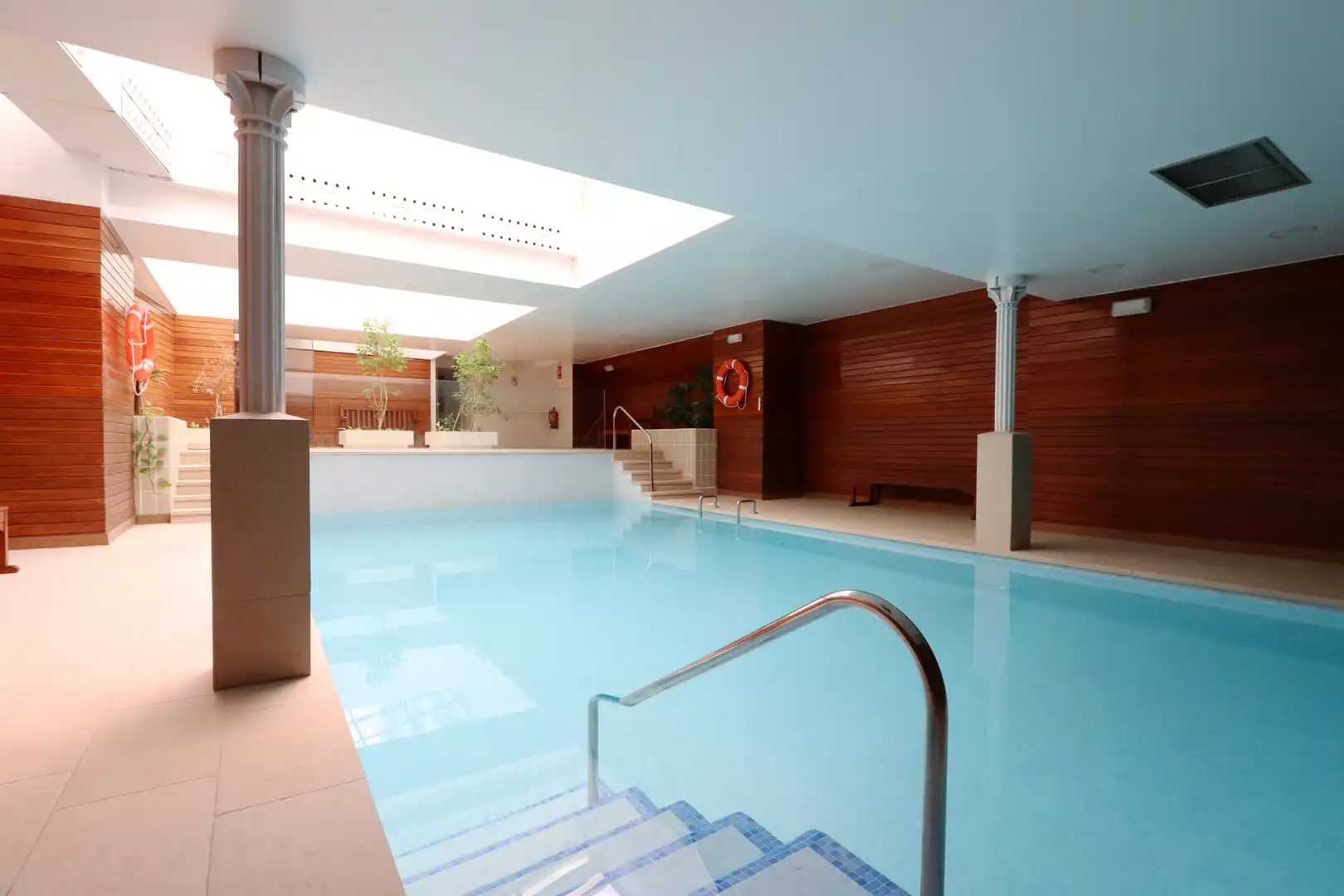 Swimming pool of Flat for sale in Madrid  with Air Conditioner, Heating and Private garden