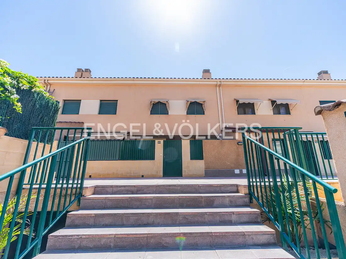 Exterior view of Detached homes for rent in Alicante / Alacant  with Air Conditioner, Heating and Private garden