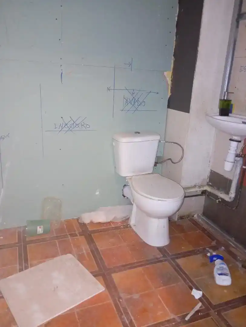 Badezimmer von Geschaftsraum zur Miete in Santander