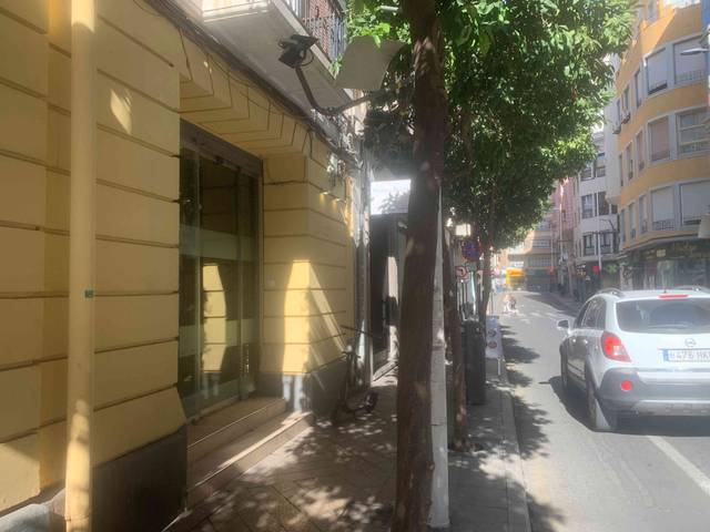 Local comercial en Alquiler en Calle Alejandro Seiquer, 11 en San Lorenzo