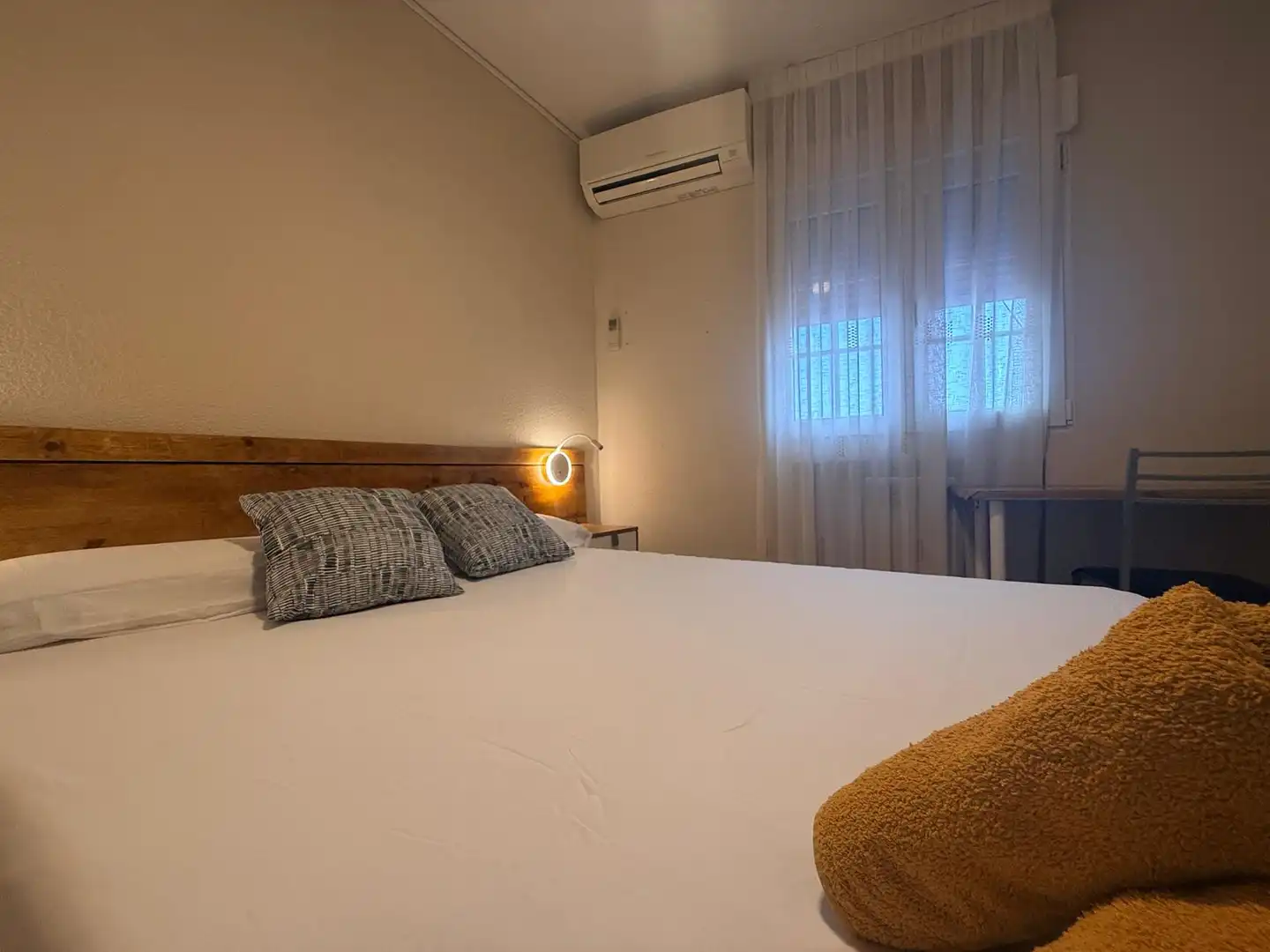 Bedroom of Flat for share in Madrid  with Air Conditioner, Heating and Furnished