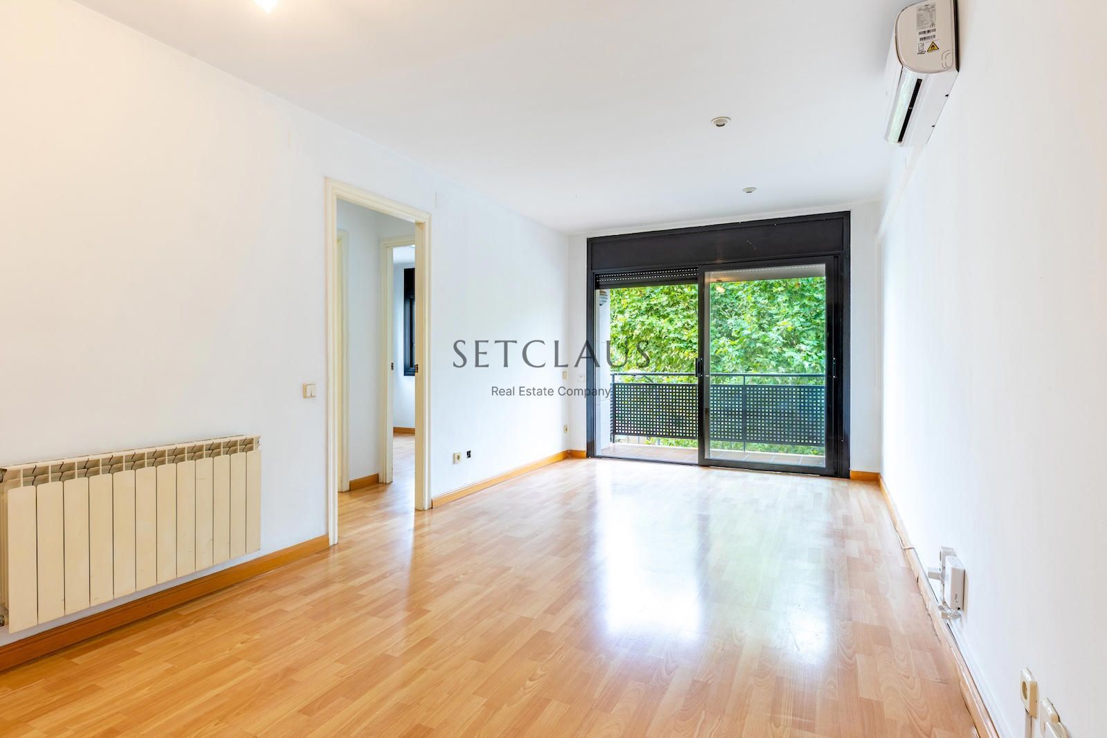 Bedroom of Flat for sale in El Masnou  with Air Conditioner, Heating and Parquet flooring