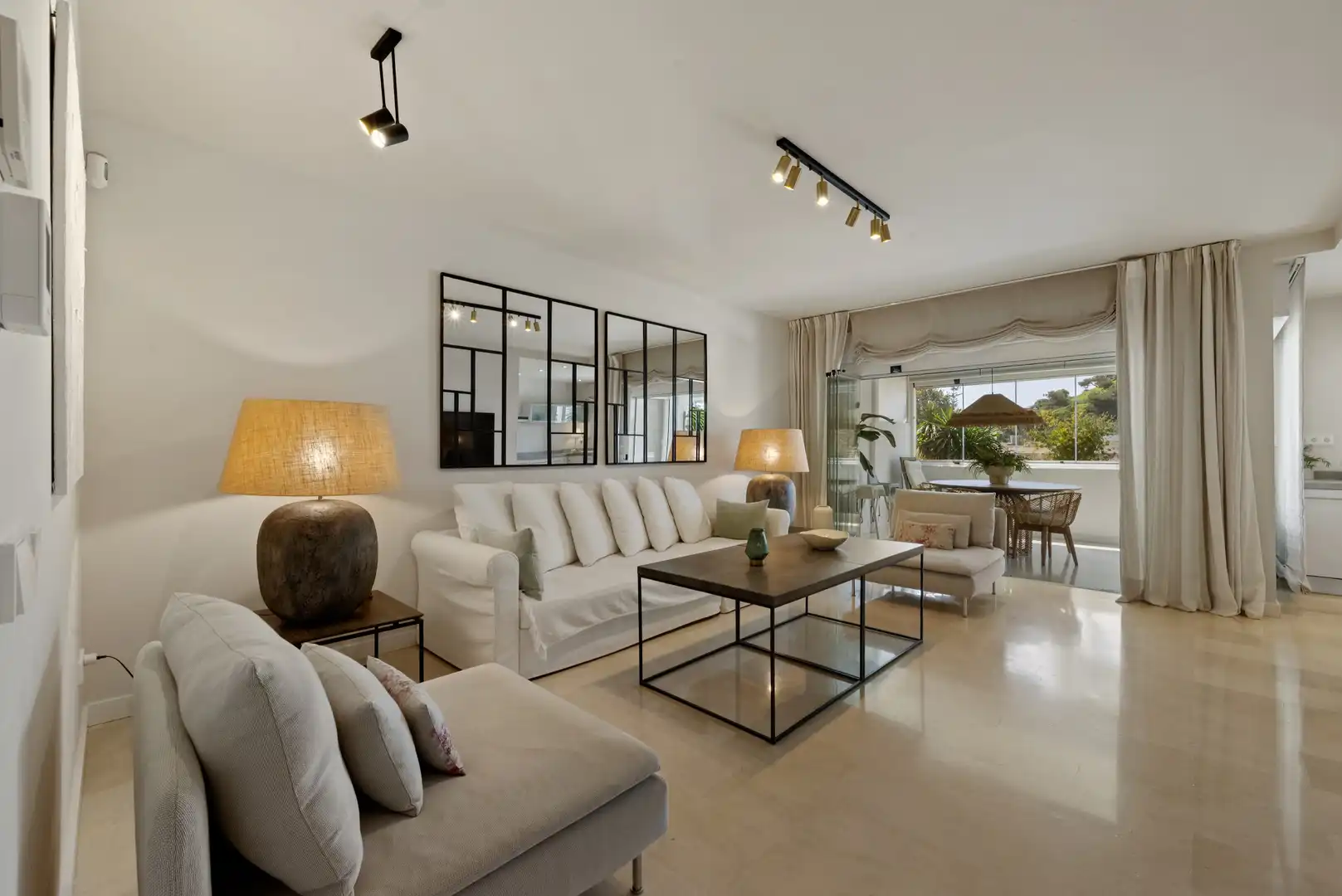 Sala d'estar de Planta baixa en venda en Fuengirola amb Aire condicionat, Terrassa i Piscina