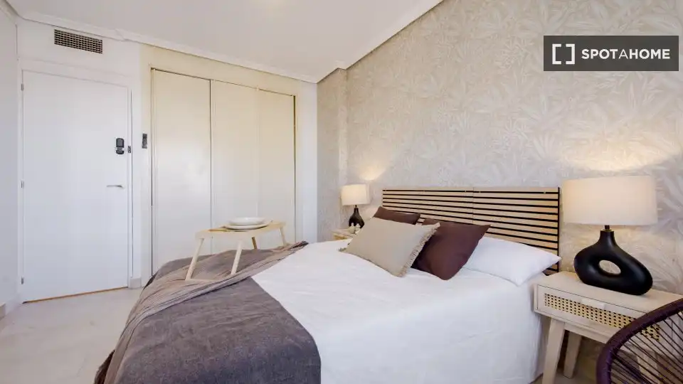 Bedroom of Flat for rent in Madrid  with Air Conditioner, Heating and Furnished