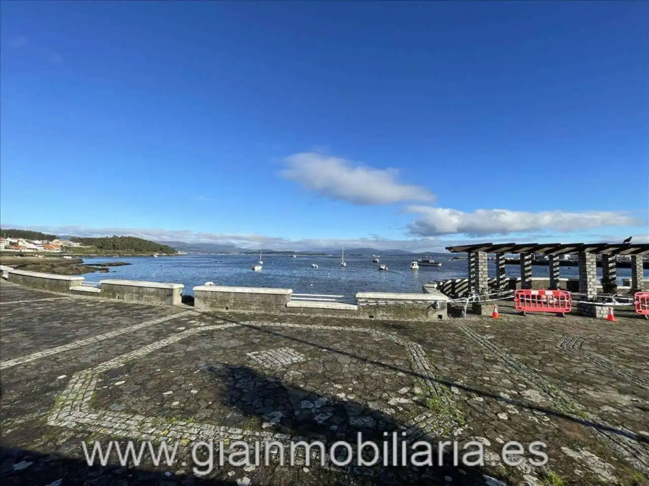 Außenansicht von Residential zum Verkauf in A Illa de Arousa 